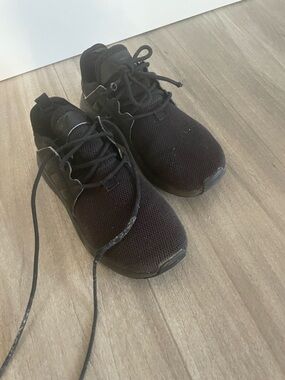 Boys Adidas Size 13 Black Walking Running Mesh Sneakers